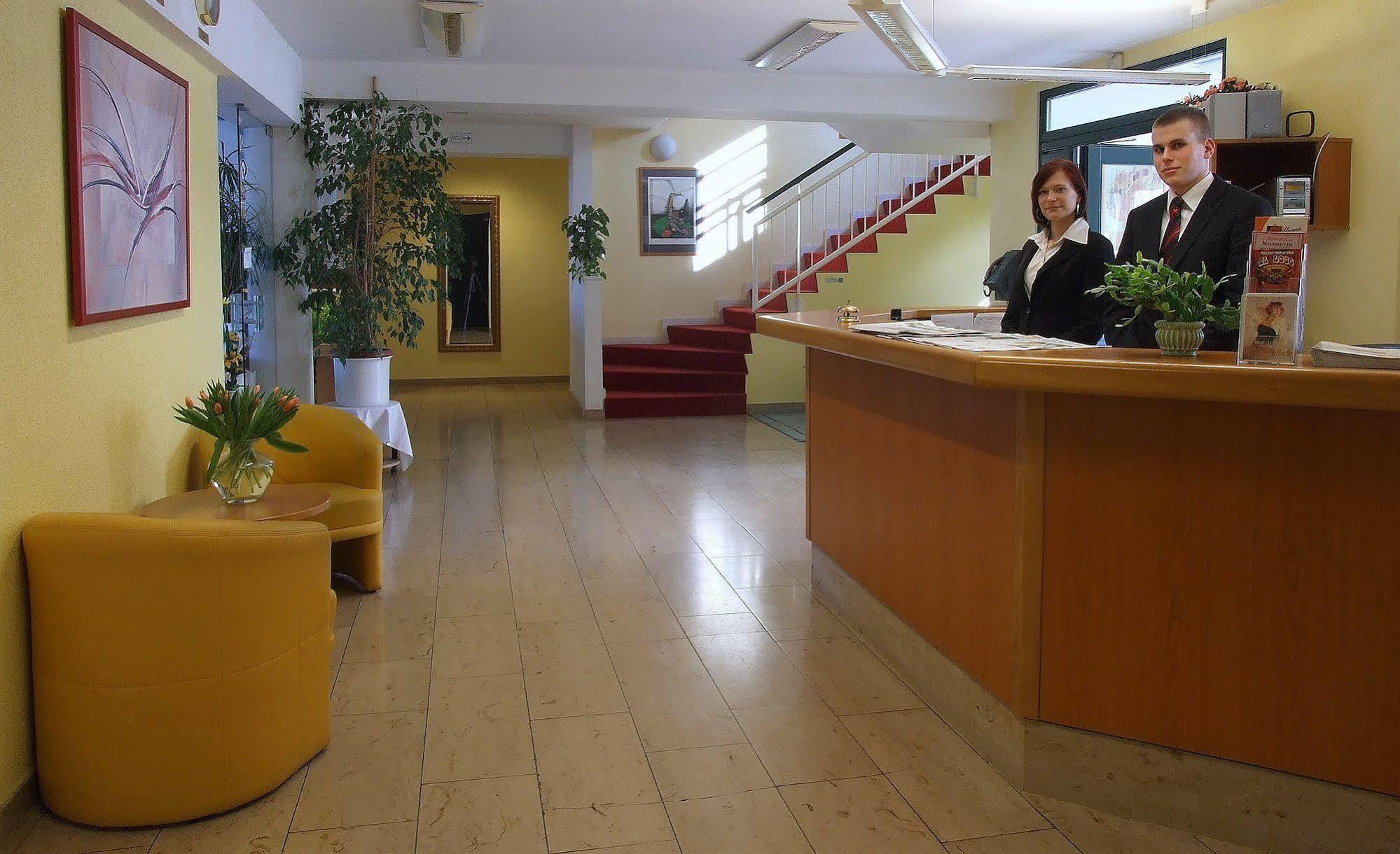 Hotel Kubrat An Der Spree Berlin Zewnętrze zdjęcie